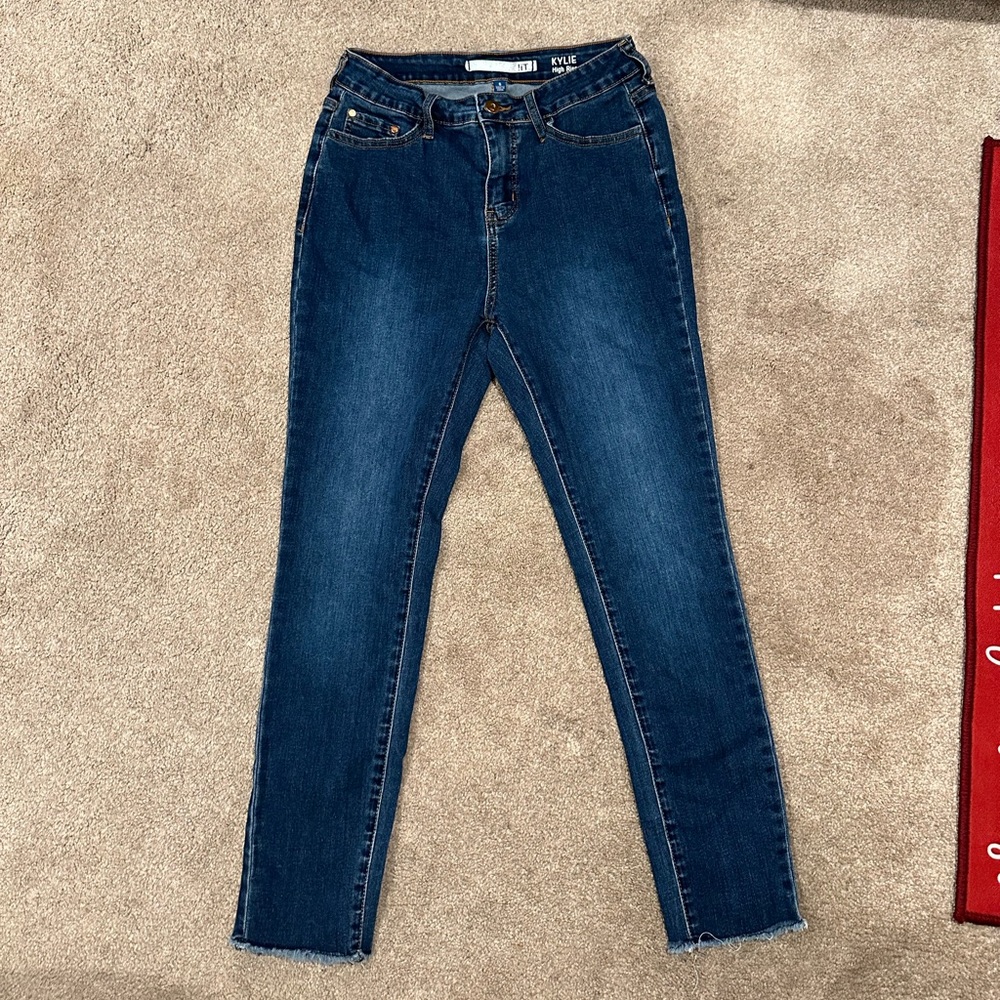 - Kylie High Rise Curvy Skinny Ankle size 6